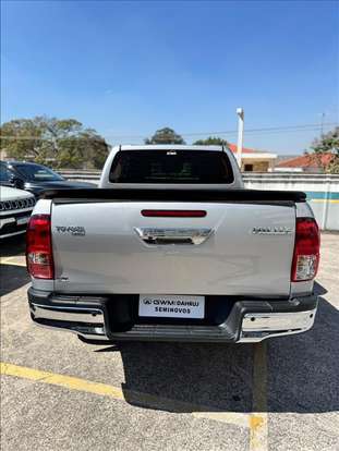 TOYOTA-HILUX-2024