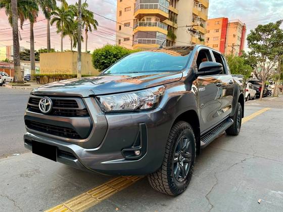 TOYOTA HILUX 2.8 D-4D TURBO DIESEL CD SR 4X4 AUTOMÁTICO