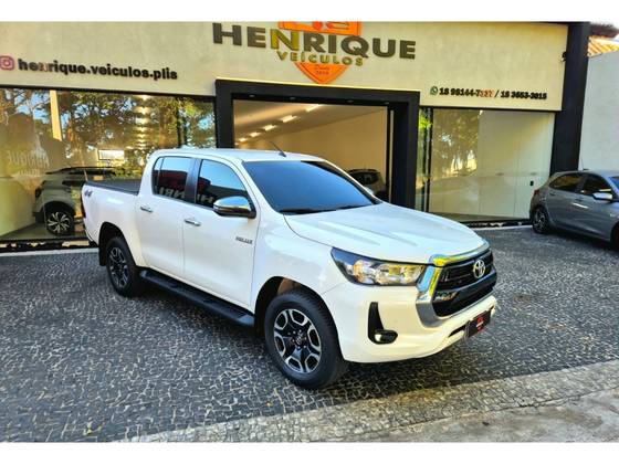 TOYOTA HILUX 2.8 D-4D TURBO DIESEL CD SRV 4X4 AUTOMÁTICO