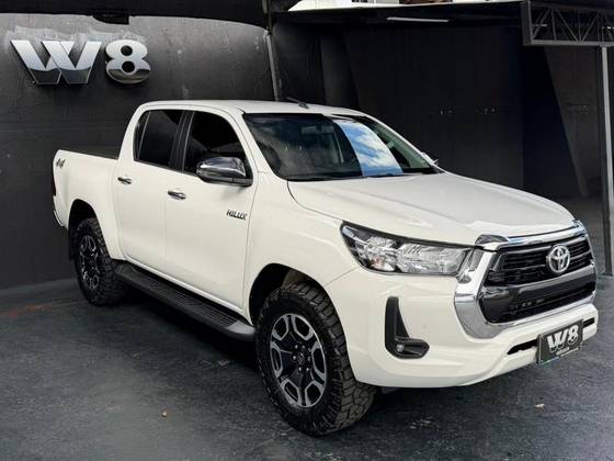 TOYOTA HILUX 2.8 D-4D TURBO DIESEL CD SRV 4X4 AUTOMÁTICO