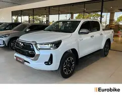 TOYOTA HILUX 2.8 D-4D TURBO DIESEL CD SRX 4X4 AUTOMÁTICO TOYOTA HILUX 2.8 D-4D TURBO DIESEL CD SRX 4X4 AUTOMÁTICO
