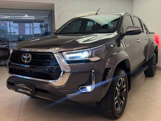 TOYOTA HILUX 2.8 D-4D TURBO DIESEL CD SRX 4X4 AUTOMÁTICO
