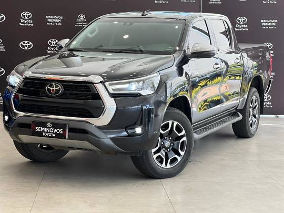 TOYOTA HILUX 2.8 D-4D TURBO DIESEL CD SRX 4X4 AUTOMÁTICO