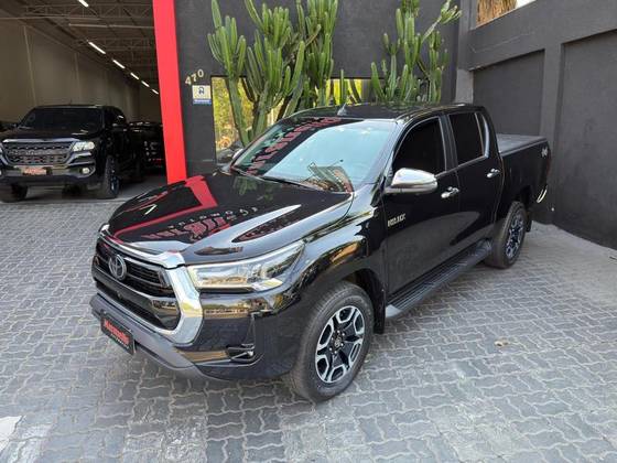 TOYOTA HILUX 2.8 D-4D TURBO DIESEL CD SRX 4X4 AUTOMÁTICO