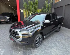 TOYOTA HILUX 2.8 D-4D TURBO DIESEL CD SRX 4X4 AUTOMÁTICO TOYOTA HILUX 2.8 D-4D TURBO DIESEL CD SRX 4X4 AUTOMÁTICO