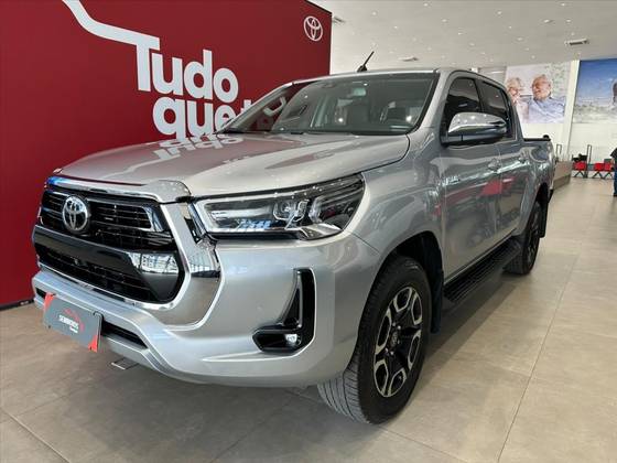 TOYOTA HILUX 2.8 D-4D TURBO DIESEL CD SRX 4X4 AUTOMÁTICO