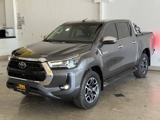 TOYOTA HILUX 2.8 D-4D TURBO DIESEL CD SRX 4X4 AUTOMÁTICO