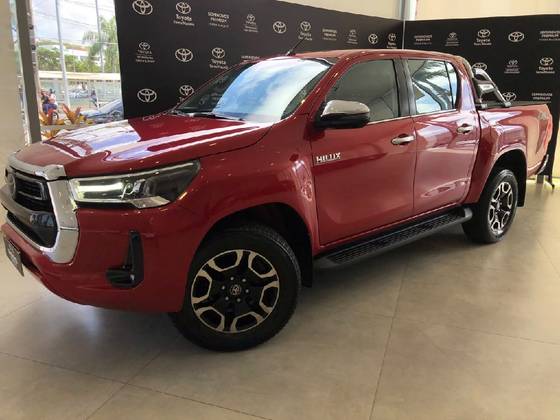 TOYOTA HILUX 2.8 D-4D TURBO DIESEL CD SRX 4X4 AUTOMÁTICO