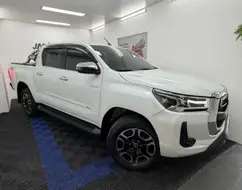 TOYOTA HILUX 2.8 D-4D TURBO DIESEL CD SRX 4X4 AUTOMÁTICO TOYOTA HILUX 2.8 D-4D TURBO DIESEL CD SRX 4X4 AUTOMÁTICO
