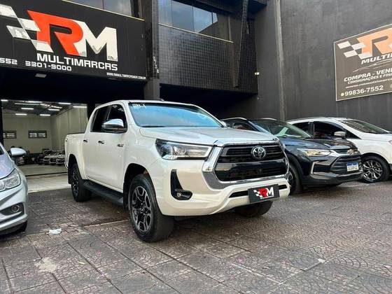 TOYOTA HILUX 2.8 D-4D TURBO DIESEL CD SRX 4X4 AUTOMÁTICO