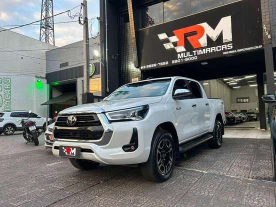 TOYOTA-HILUX-2023