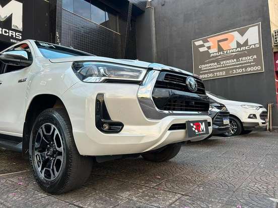 TOYOTA-HILUX-2.8 D-4D TURBO DIESEL CD SRX 4X4 AUTOMÁTICO TOYOTA-HILUX-2023
