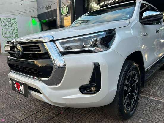 TOYOTA-HILUX-2023