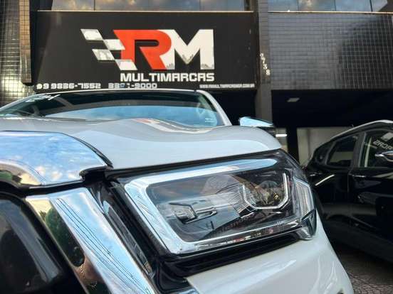 TOYOTA-HILUX-2.8 D-4D TURBO DIESEL CD SRX 4X4 AUTOMÁTICO TOYOTA-HILUX-2023