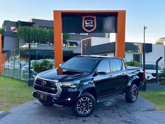 TOYOTA HILUX 2.8 D-4D TURBO DIESEL CD SRX PLUS 4X4 AUTOMÁTICO