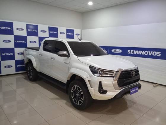 TOYOTA HILUX 2.8 D-4D TURBO DIESEL CD SRX PLUS 4X4 AUTOMÁTICO