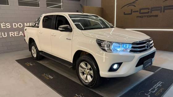 TOYOTA HILUX 2.8 SR 4X4 CD 16V DIESEL 4P AUTOMÁTICO