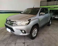 TOYOTA HILUX 2.8 SR 4X4 CD 16V DIESEL 4P AUTOMÁTICO TOYOTA HILUX 2.8 SR 4X4 CD 16V DIESEL 4P AUTOMÁTICO