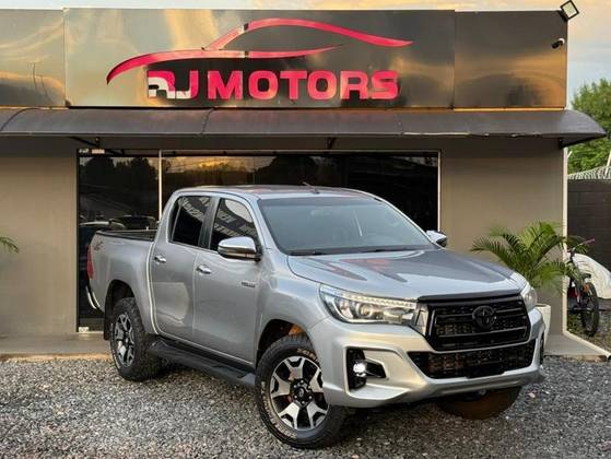 TOYOTA HILUX 2.8 SRX 4X4 CD 16V DIESEL 4P AUTOMÁTICO