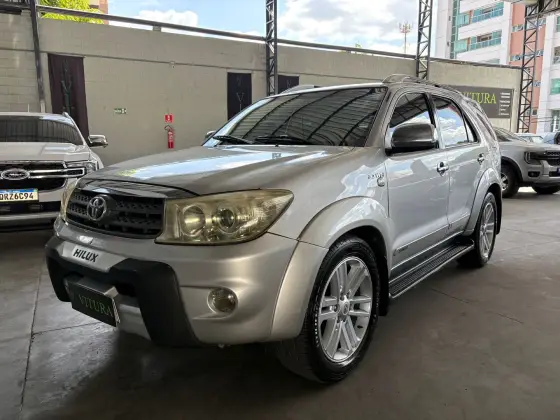 TOYOTA HILUX SW4 2.7 SR 4X2 16V GASOLINA 4P AUTOMÁTICO