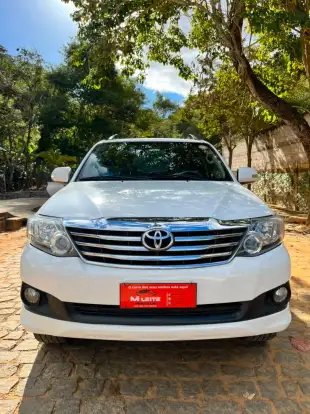 TOYOTA-HILUX SW4-2015
