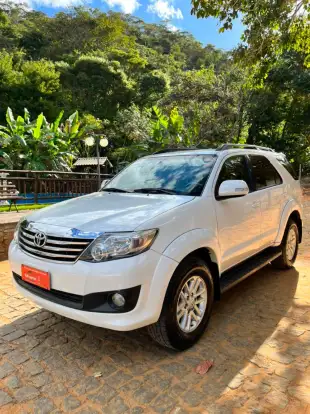 TOYOTA-HILUX SW4-2015