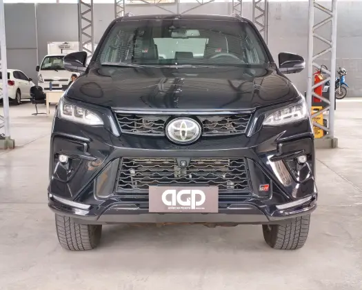 TOYOTA HILUX SW4 2.8 D-4D TURBO DIESEL GR-S 7L 4X4 AUTOMÁTICO