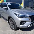 TOYOTA HILUX SW4 2.8 D-4D TURBO DIESEL SRX 7L 4X4 AUTOMÁTICO TOYOTA HILUX SW4 2.8 D-4D TURBO DIESEL SRX 7L 4X4 AUTOMÁTICO