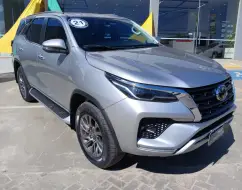 TOYOTA HILUX SW4 2.8 D-4D TURBO DIESEL SRX 7L 4X4 AUTOMÁTICO TOYOTA HILUX SW4 2.8 D-4D TURBO DIESEL SRX 7L 4X4 AUTOMÁTICO