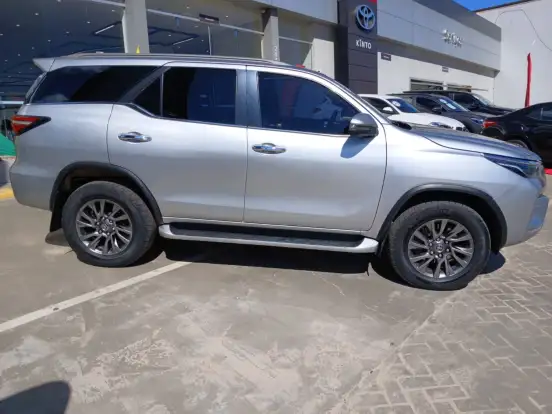 TOYOTA-HILUX SW4-2.8 D-4D TURBO DIESEL SRX 7L 4X4 AUTOMÁTICO TOYOTA-HILUX SW4-2021