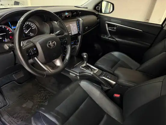 TOYOTA-HILUX SW4-2021