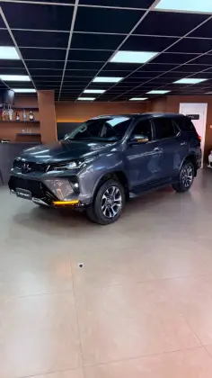 TOYOTA HILUX SW4 2.8 D-4D TURBO DIESEL SRX PLATINUM 4X4 AUTOMÁTICO