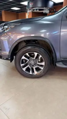 TOYOTA-HILUX SW4-2.8 D-4D TURBO DIESEL SRX PLATINUM 4X4 AUTOMÁTICO TOYOTA-HILUX SW4-2023