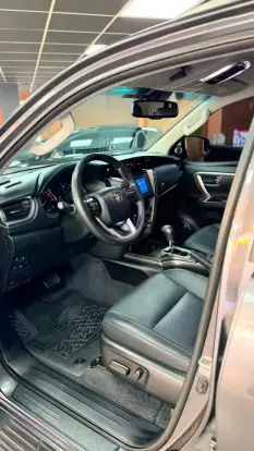 TOYOTA-HILUX SW4-2023