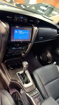 TOYOTA-HILUX SW4-2023