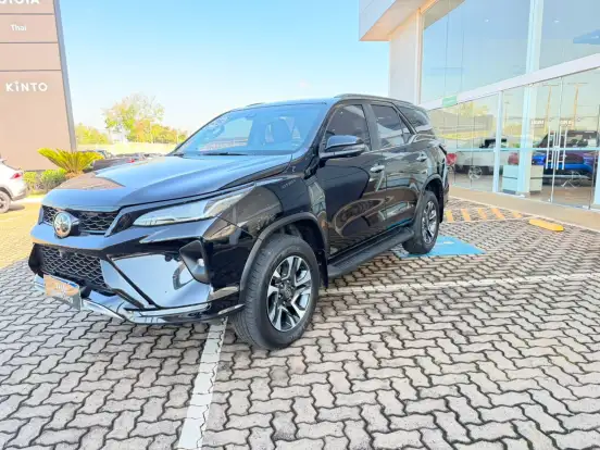 TOYOTA-HILUX SW4-2025