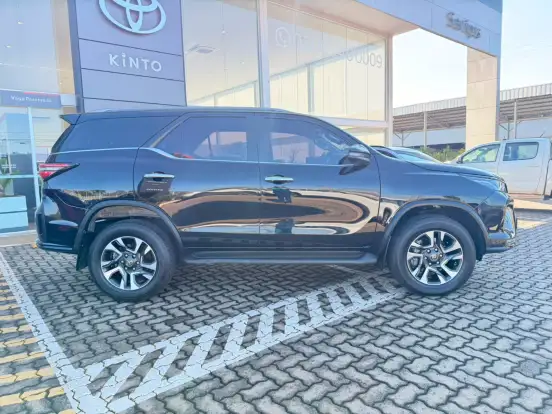 TOYOTA-HILUX SW4-2025