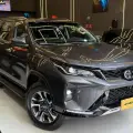 TOYOTA HILUX SW4 2.8 D-4D TURBO DIESEL SRX PLATINUM 7L 4X4 AUTOMÁTICO TOYOTA HILUX SW4 2.8 D-4D TURBO DIESEL SRX PLATINUM 7L 4X4 AUTOMÁTICO