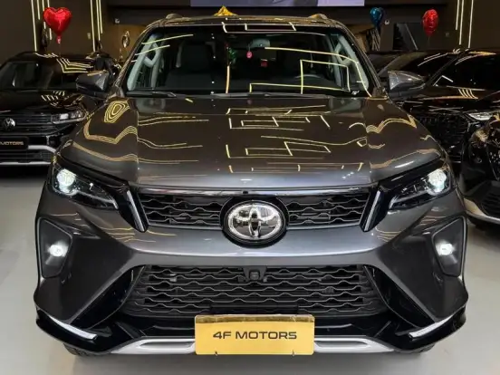 TOYOTA-HILUX SW4-2025