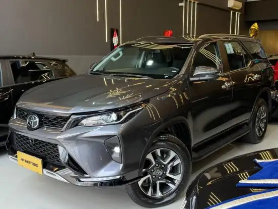 TOYOTA-HILUX SW4-2025
