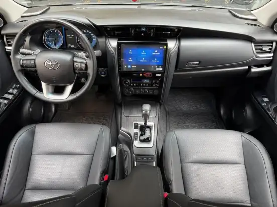TOYOTA-HILUX SW4-2025