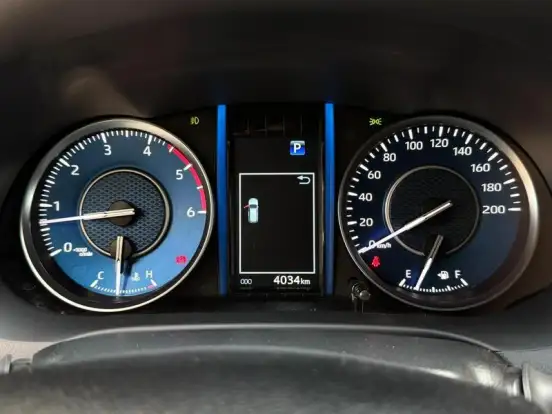 TOYOTA-HILUX SW4-2025