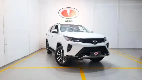 TOYOTA HILUX SW4 2.8 D-4D TURBO DIESEL SRX PLATINUM 7L 4X4 AUTOMÁTICO
