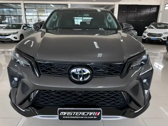 TOYOTA-HILUX SW4-2025