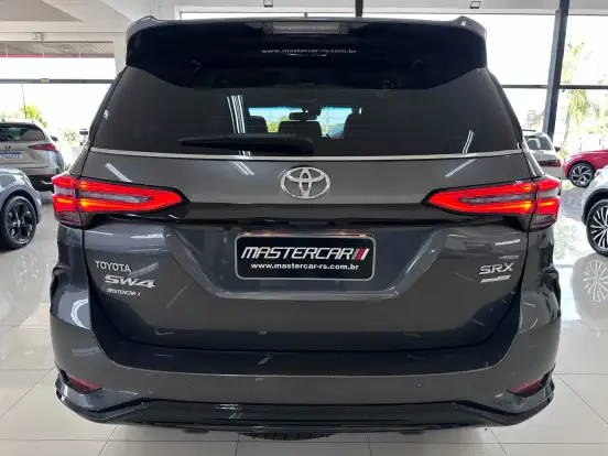 TOYOTA-HILUX SW4-2025