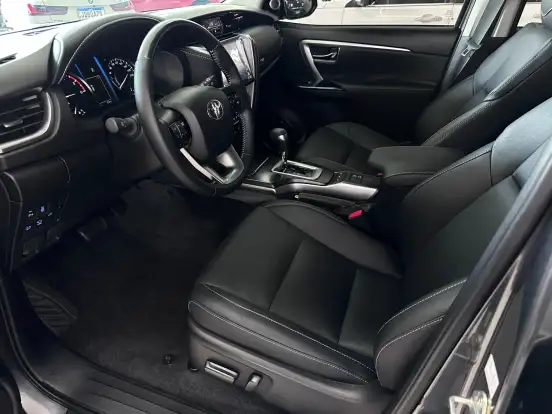 TOYOTA-HILUX SW4-2025