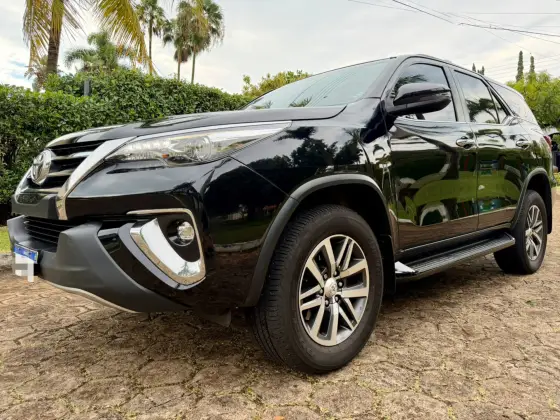 TOYOTA HILUX SW4 2.8 SRX 4X4 7 LUGARES 16V TURBO INTERCOOLER DIESEL 4P AUTOMÁTICO