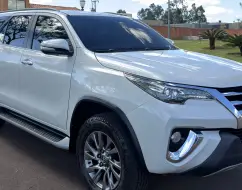 TOYOTA HILUX SW4 2.8 SRX 4X4 7 LUGARES 16V TURBO INTERCOOLER DIESEL 4P AUTOMÁTICO TOYOTA HILUX SW4 2.8 SRX 4X4 7 LUGARES 16V TURBO INTERCOOLER DIESEL 4P AUTOMÁTICO