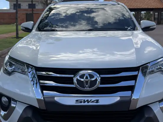TOYOTA-HILUX SW4-2.8 SRX 4X4 7 LUGARES 16V TURBO INTERCOOLER DIESEL 4P AUTOMÁTICO TOYOTA-HILUX SW4-2017