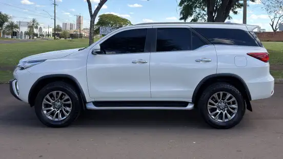 TOYOTA-HILUX SW4-2017
